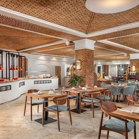 Grande Real Santa Eulalia & Hotel 5*